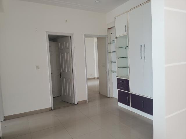Resale | 2 BHK + 1100 Sq.Ft. Apartment in Ajnara Gen X