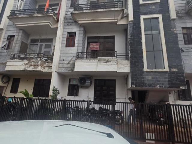 Resale | 2 BHK 1100 Sq.Ft. Apartment in Patrakar Colony