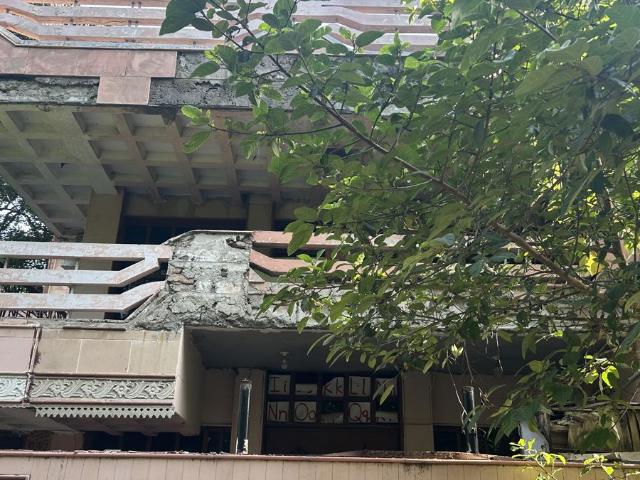 Resale | 2 BHK + 112 Sq.Mt. Independent House in Sector 55