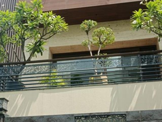 Resale | 2 BHK 112 Sq.Mt. Villa in Sector 52
