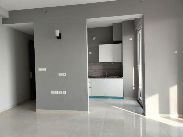 Resale | 2 BHK 1130 Sq.Ft. Apartment in Supertech Hues