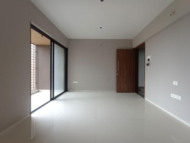 Resale | 2 BHK 1240 Sq.Ft. Apartment in Platinum Emporius