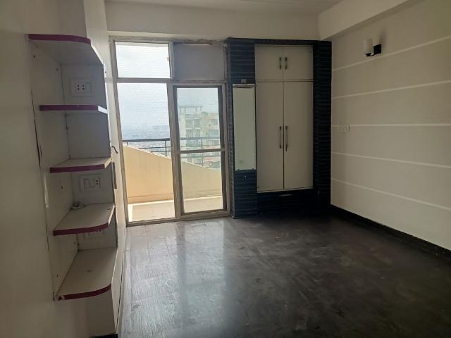 Resale | 2 BHK 1250 Sq.Ft. Apartment in Ajnara Gen X