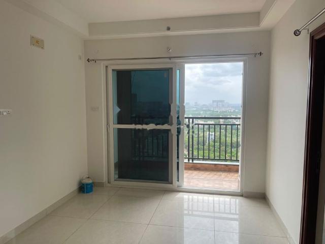 Resale | 2 BHK 1275 Sq.Ft. Apartment in Aparna Sarovar Zenith