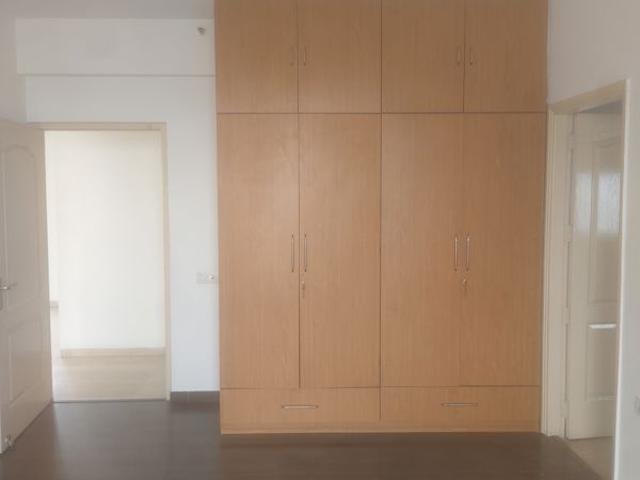 Resale | 2 BHK 1280 Sq.Ft. Apartment in Unitech Palms