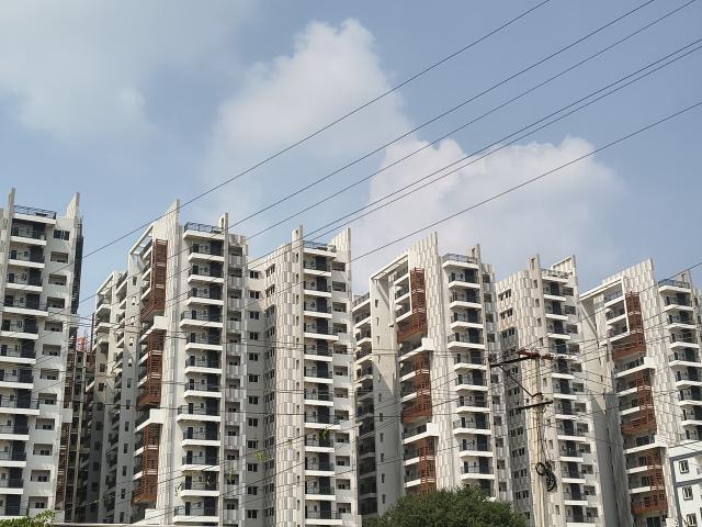 Resale | 2 BHK 1285 Sq.Ft. Apartment in Om Sree Gallaxy