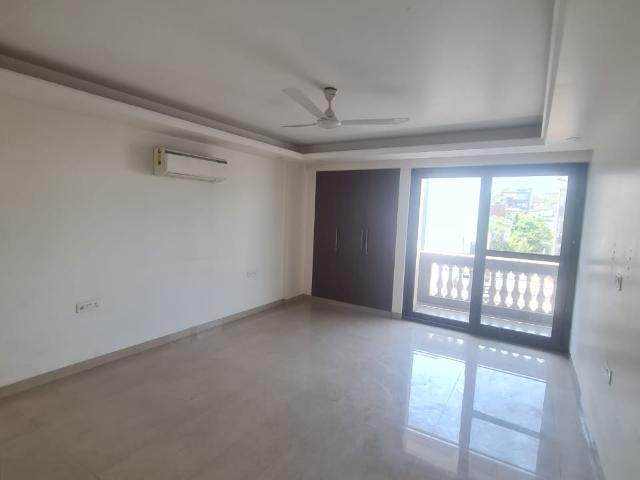 Resale | 2 BHK 1285 Sq.Ft. Apartment in Unitech South City 1