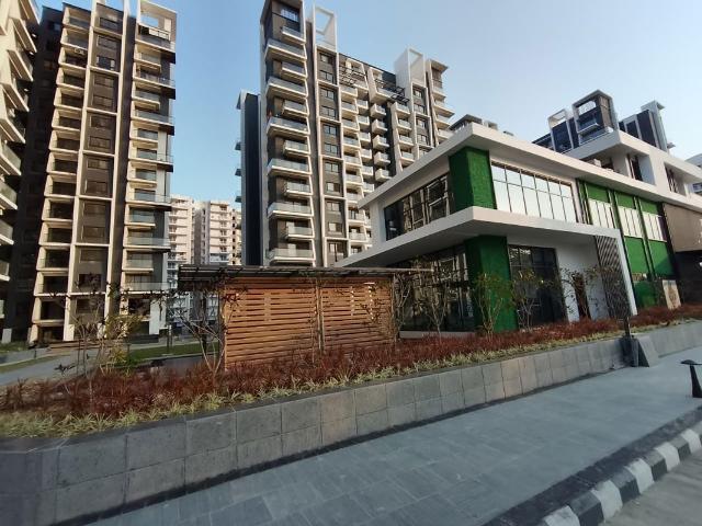 Resale | 2 BHK + 1295 Sq.Ft. Apartment in One OAK Natura