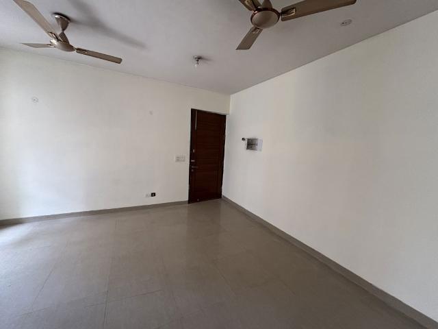 Resale | 2 BHK 1200 Sq.Ft. Apartment in Emaar The Palm Drive Palm Studios