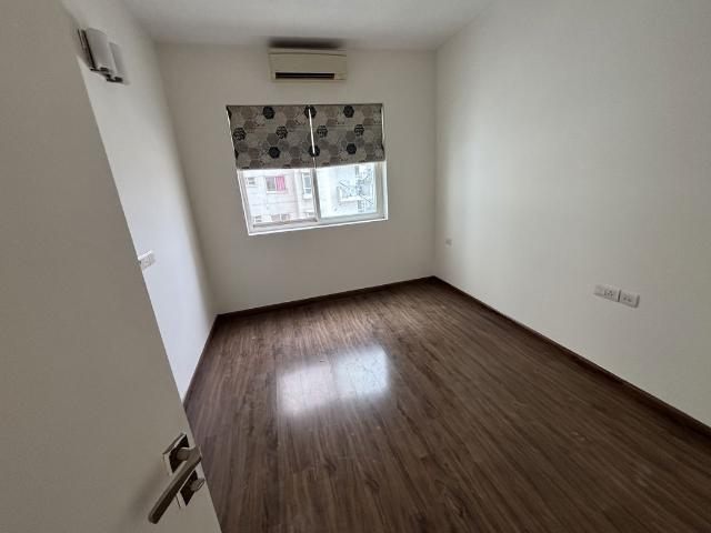 Resale | 2 BHK 1200 Sq.Ft. Apartment in Emaar The Palm Drive Palm Studios