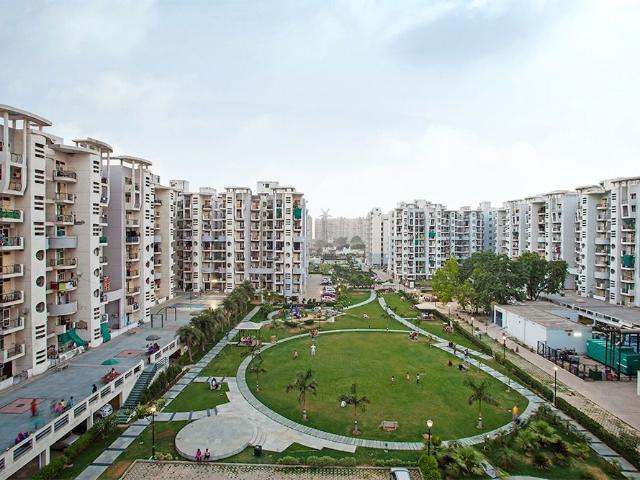 Resale | 2 BHK 1200 Sq.Ft. Apartment in Omaxe Heights