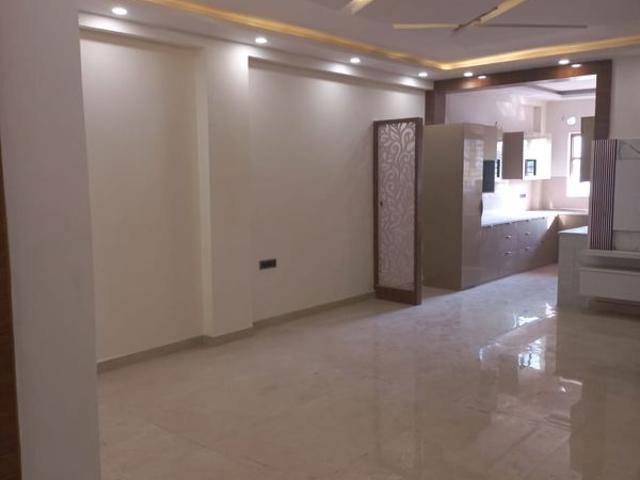 Resale | 2 BHK 1200 Sq.Ft. Apartment in Omaxe Heights