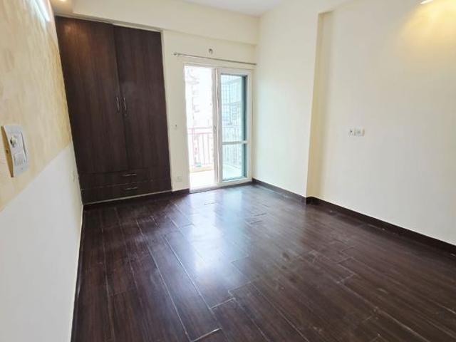 Resale | 2 BHK 1225 Sq.Ft. Apartment in Mahagun Manor