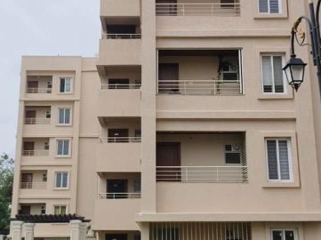 Resale | 2 BHK + 1350 Sq.Ft. Apartment in Alkapoor Apartment