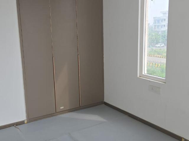 Resale | 2 BHK 1350 Sq.Ft. Apartment in Sector 152