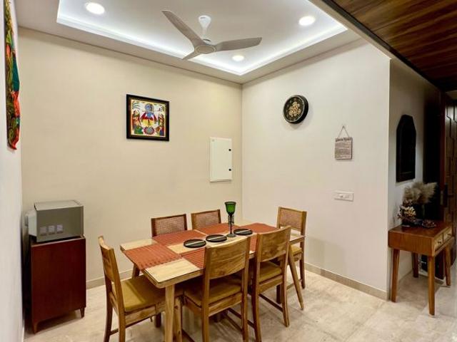 Resale | 2 BHK 1360 Sq.Ft. Apartment in Ambience Creacions