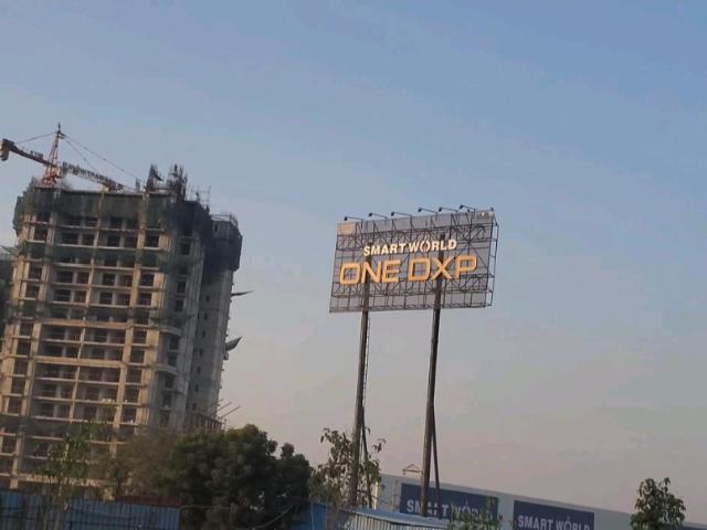 Resale | 2 BHK 1377 Sq.Ft. Apartment in Smart World One DXP