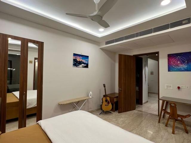 Resale | 2 BHK 1390 Sq.Ft. Apartment in Ambience Creacions