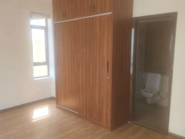 Resale | 2 BHK 1450 Sq.Ft. Apartment in Unitech Fresco