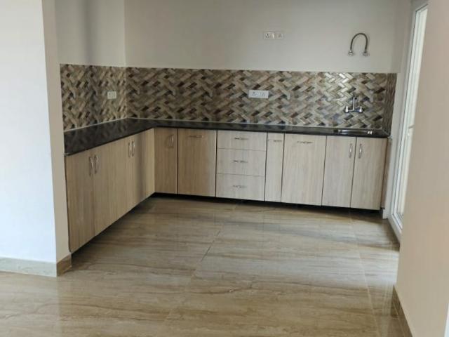 Resale | 2 BHK 140 Sq.Ft. Apartment in Sunshine Apartments Sector 73