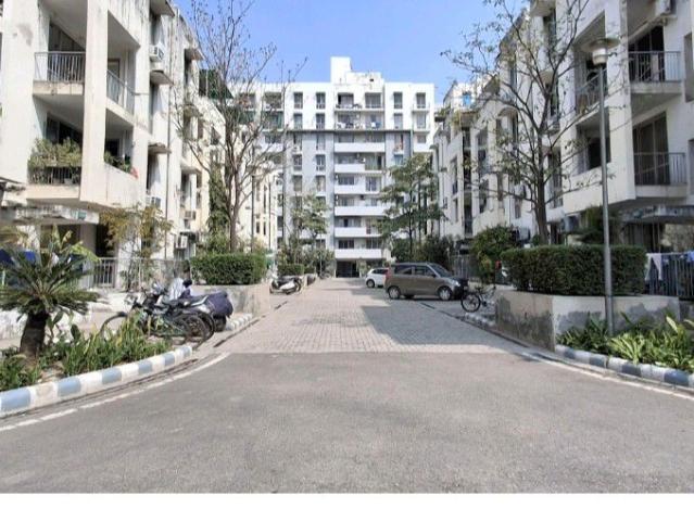 Resale | 2 BHK 1420 Sq.Ft. Apartment in Vatika Lifestyle Homes
