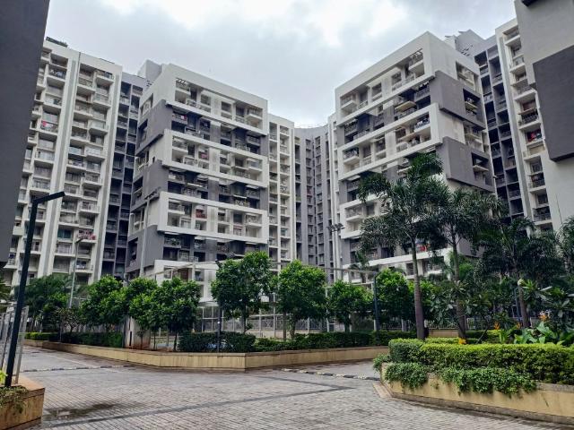 Resale | 2 BHK 1700 Sq.Ft. Penthouse in Brahma F Residences
