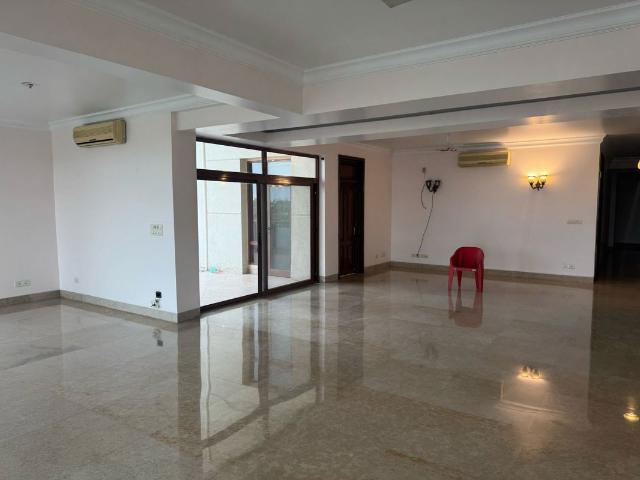 Resale | 2 BHK 2085 Sq.Ft. Apartment in Jaypee Kalypso Court