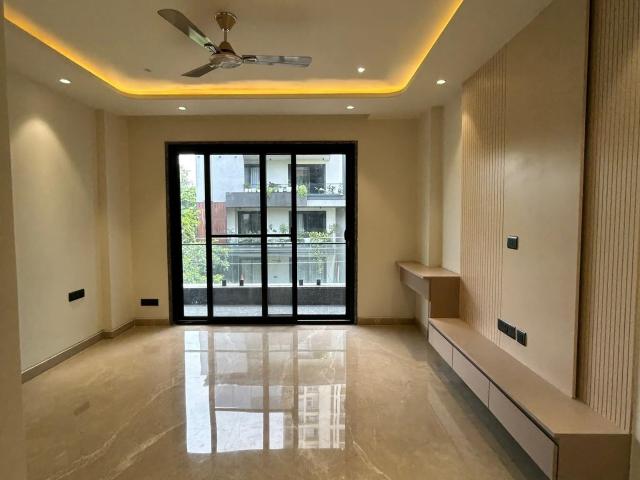 Resale | 2 BHK 2200 Sq.Ft. Apartment in Emaar The Palm Drive The Premier Terraces
