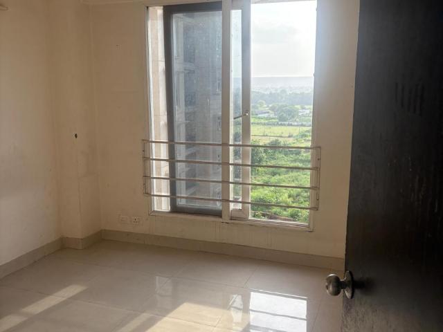 Resale | 2 BHK 531 Sq.Ft. Apartment in Signature The Serenas