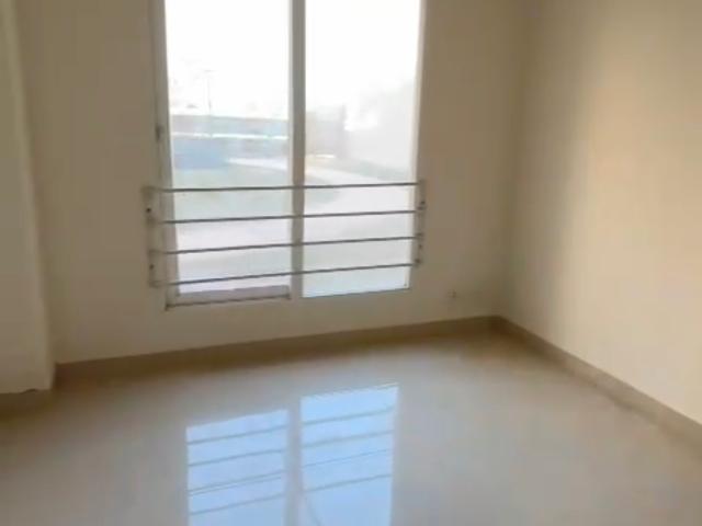 Resale | 2 BHK 532 Sq.Ft. Apartment in Signature The Serenas