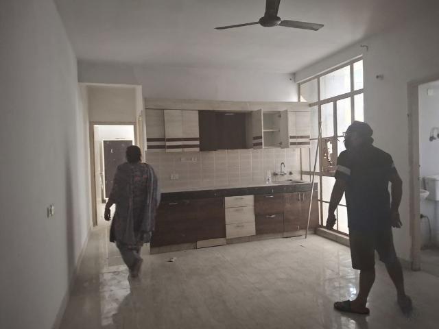 Resale | 2 BHK 548 Sq.Ft. Apartment in Signature Global Signum 107