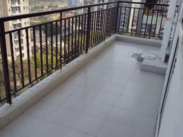 Resale | 2 BHK + 582 Sq.Ft. Apartment in Suncity Avenue 76
