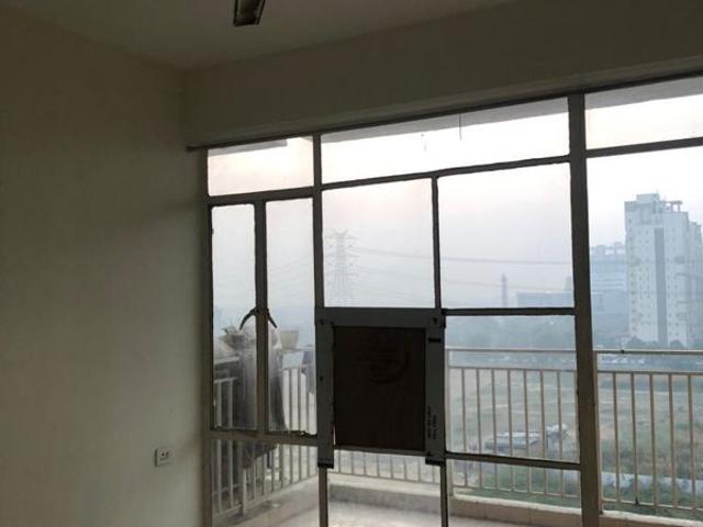 Resale | 2 BHK 600 Sq.Ft. Apartment in Suncity Avenue 102