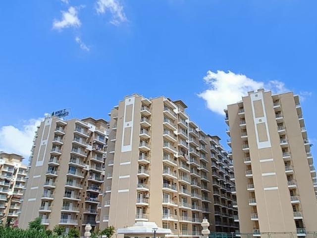 Resale | 2 BHK 601 Sq.Ft. Apartment in Breez Global Heights