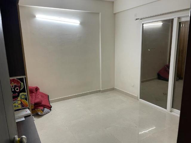 Resale | 2 BHK 617 Sq.Ft. Apartment in Signature Orchard Avenue 2