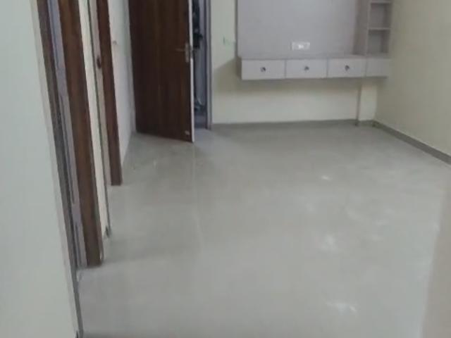 Resale | 2 BHK 626 Sq.Ft. Apartment in Shree Vardhman Green Court