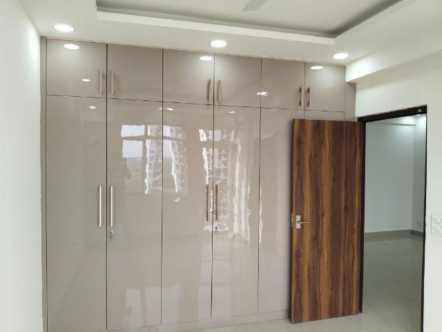 Resale | 2 BHK + 635 Sq.Ft. Apartment in Suncity Avenue 76