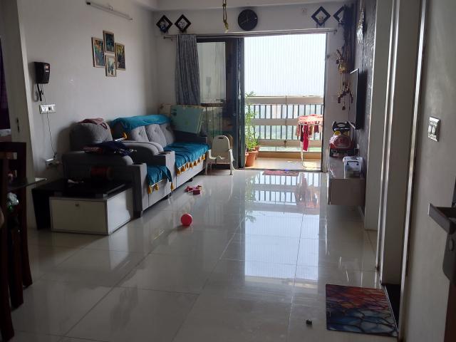 Resale | 2 BHK 646 Sq.Ft. Apartment in Amanora Gold Towers