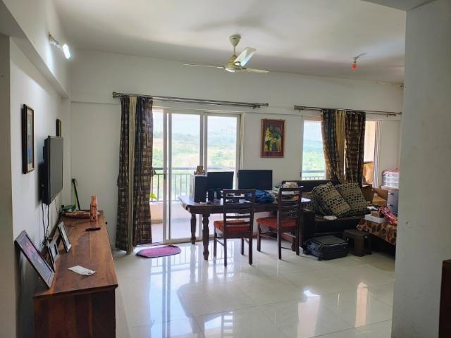 Resale | 2 BHK 643 Sq.Ft. Apartment in Amanora Victory Towers