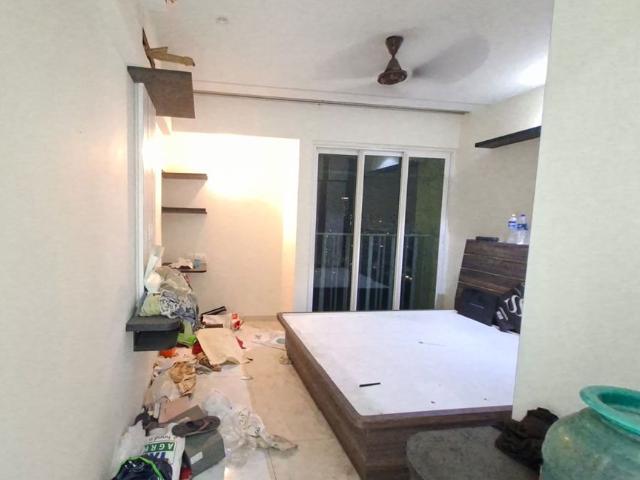 Resale | 2 BHK 650 Sq.Ft. Apartment in Rustomjee Urbania Aurelia