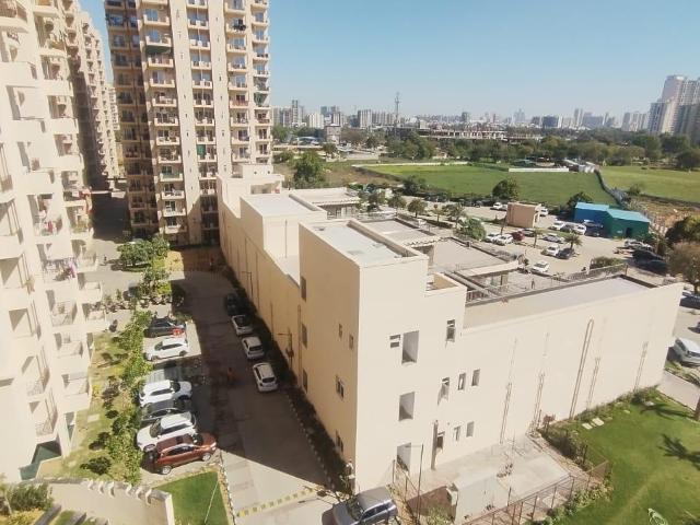Resale | 2 BHK 666 Sq.Ft. Apartment in Signature Orchard Avenue 2