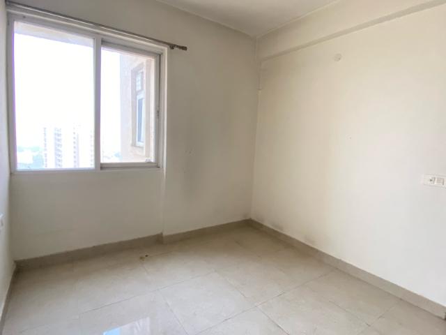 Resale | 2 BHK 666 Sq.Ft. Apartment in Signature Orchard Avenue 2