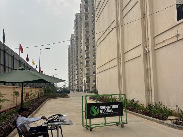 Resale | 2 BHK 661 Sq.Ft. Apartment in Signature The Millennia 3
