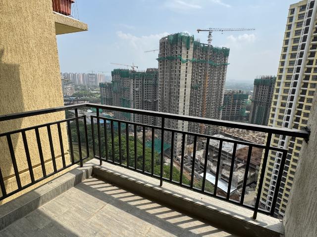 Resale | 2 BHK 674 Sq.Ft. Apartment in Runwal Gardens