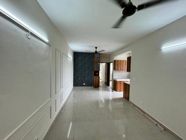 Resale | 2 BHK 682 Sq.Ft. Apartment in Suncity Avenue 76