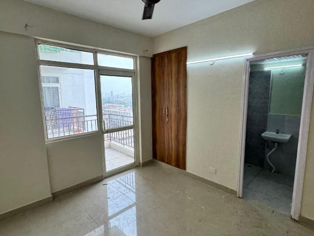 Resale | 2 BHK 682 Sq.Ft. Apartment in Suncity Avenue 76