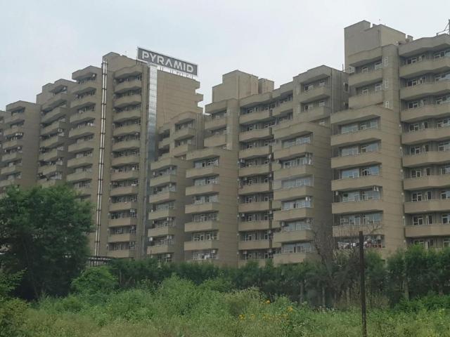 Resale | 2 BHK 699 Sq.Ft. Apartment in Pyramid Midtown