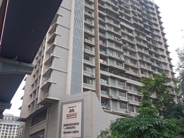 Resale | 2 BHK 700 Sq.Ft. Apartment in Dahisar West