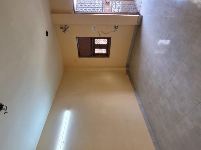 Resale | 2 BHK 700 Sq.Ft. Apartment in Dilshad Colony