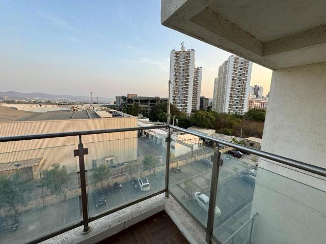 Resale | 2 BHK 700 Sq.Ft. Apartment in Gera Adara